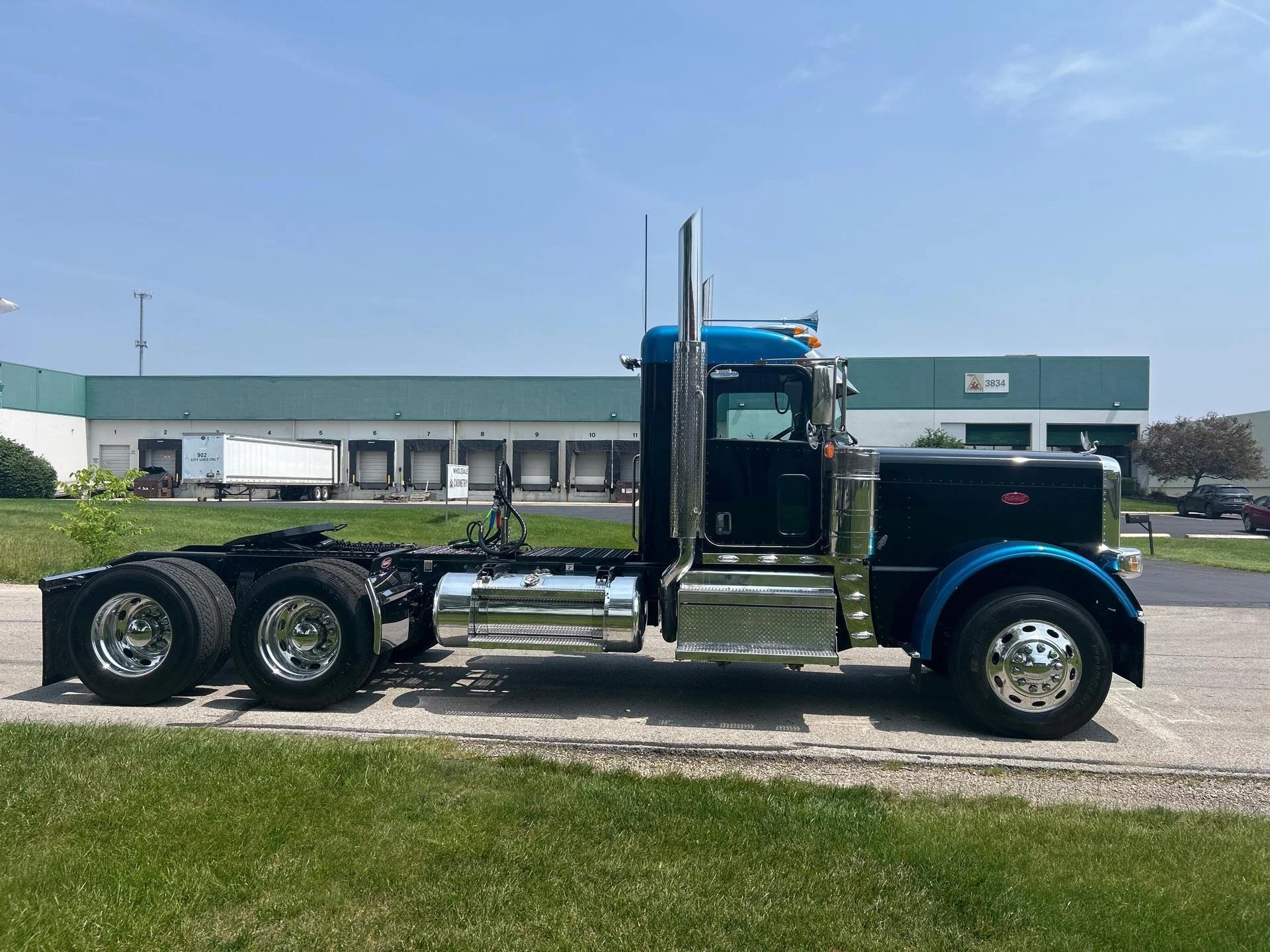 2023 Peterbilt 389 in Zanesville, OH — photo 4
