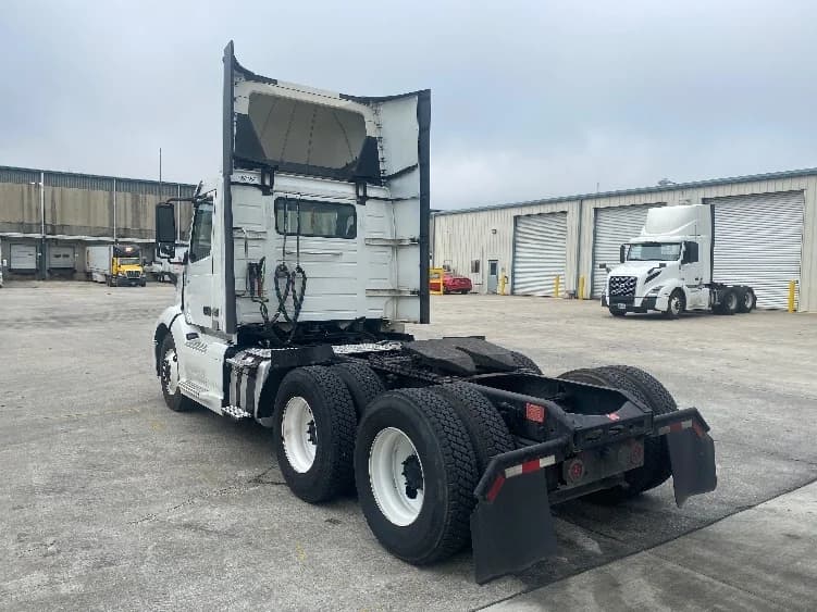 2020 Volvo VNL 300 in Bessemer, AL — photo 5