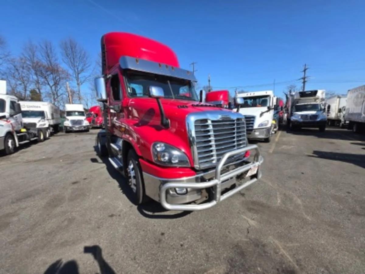 2019 Freightliner Cascadia in Kearny, NJ — photo 3