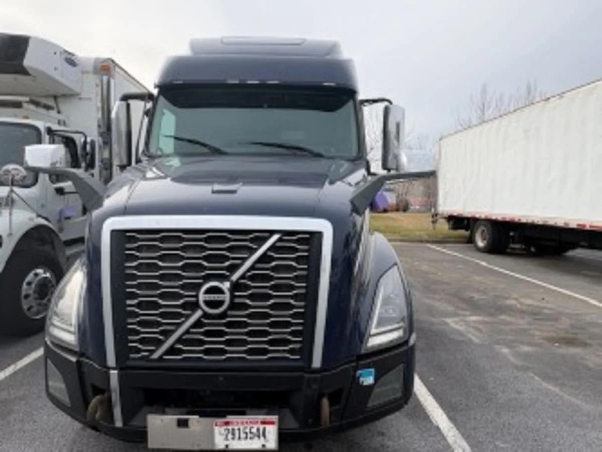 2020 Volvo VNL 860 in Atlanta, GA — photo 2