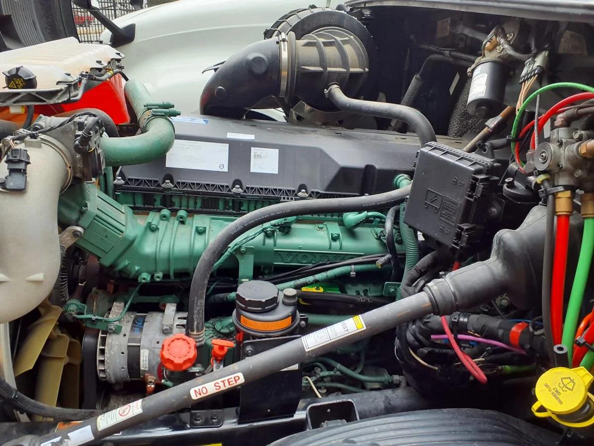 2020 Volvo VNL 860 in Atlanta, GA — photo 9