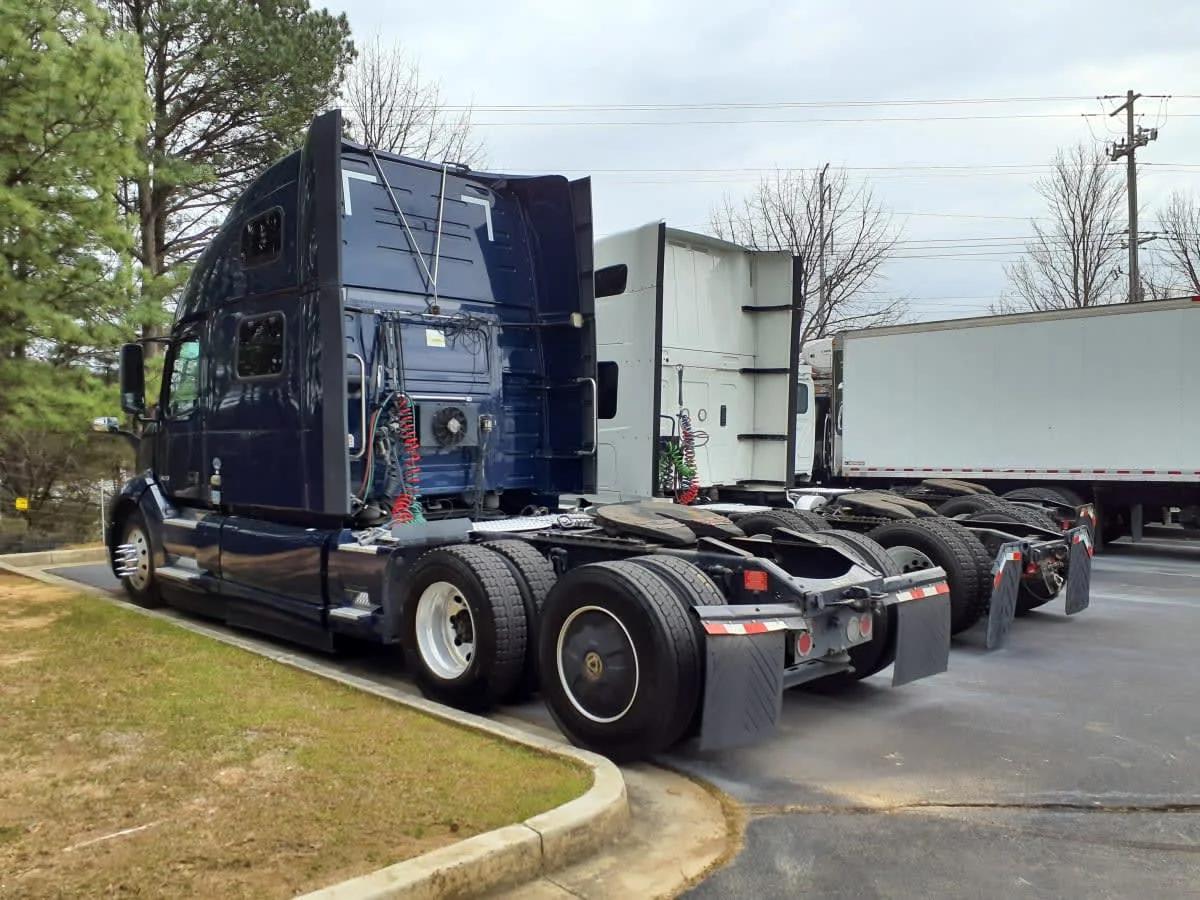 2020 Volvo VNL 860 in Atlanta, GA — photo 6
