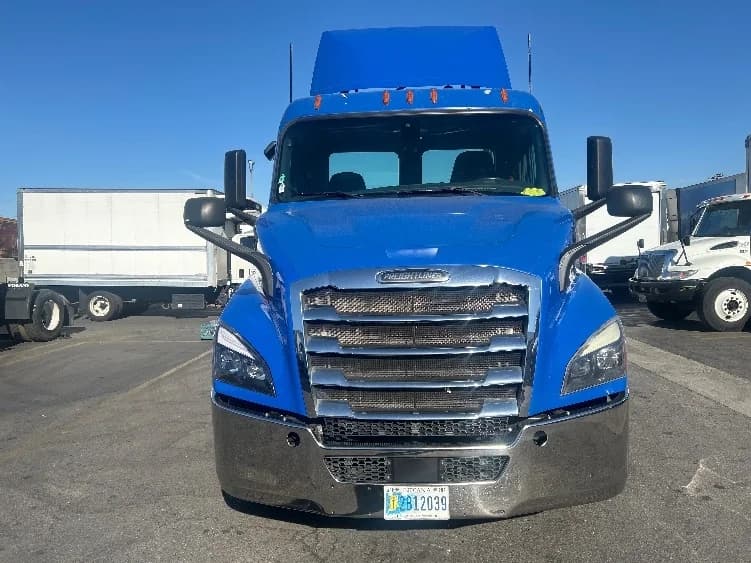 2019 Freightliner Cascadia in Torrance, CA — photo 2