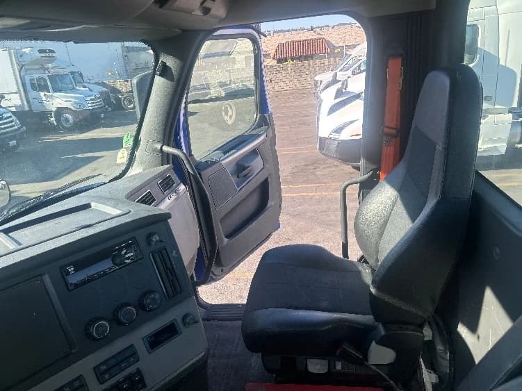 2019 Freightliner Cascadia in Torrance, CA — photo 10