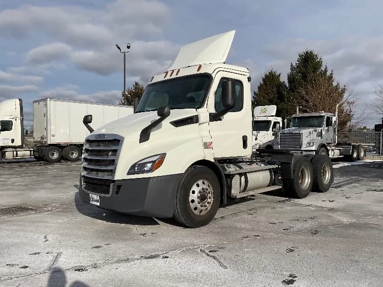 2019 Freightliner Cascadia in Perrysburg, OH — photo 3