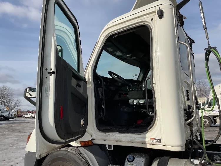 2019 Freightliner Cascadia in Perrysburg, OH — photo 9