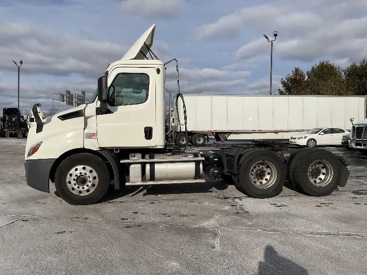 2019 Freightliner Cascadia in Perrysburg, OH — photo 4