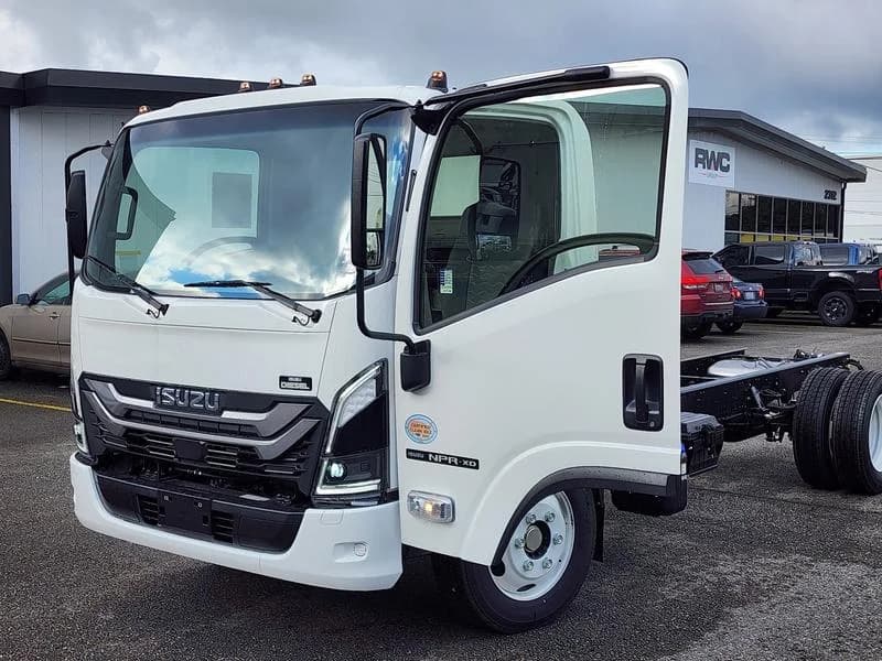 2025 Isuzu NPR