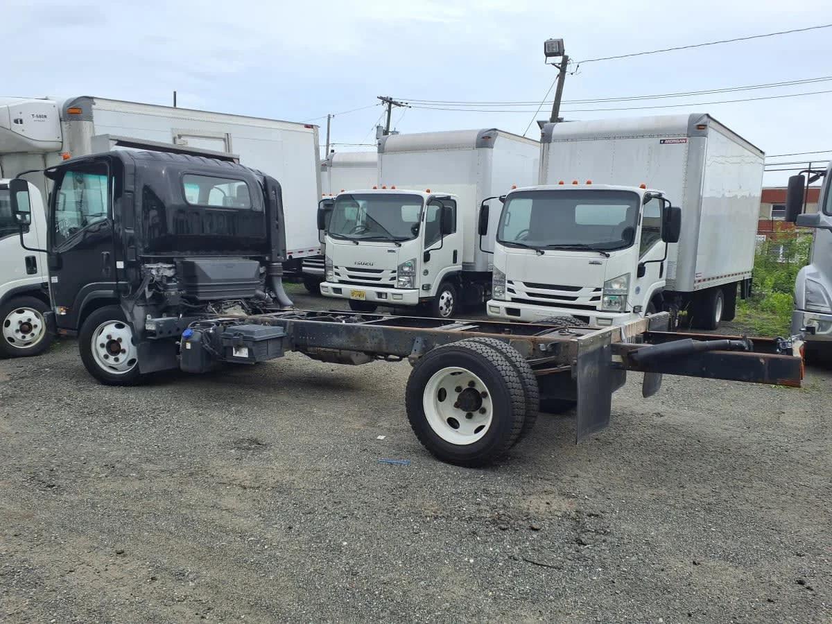 2020 Isuzu NRR in Newark, NJ — photo 4