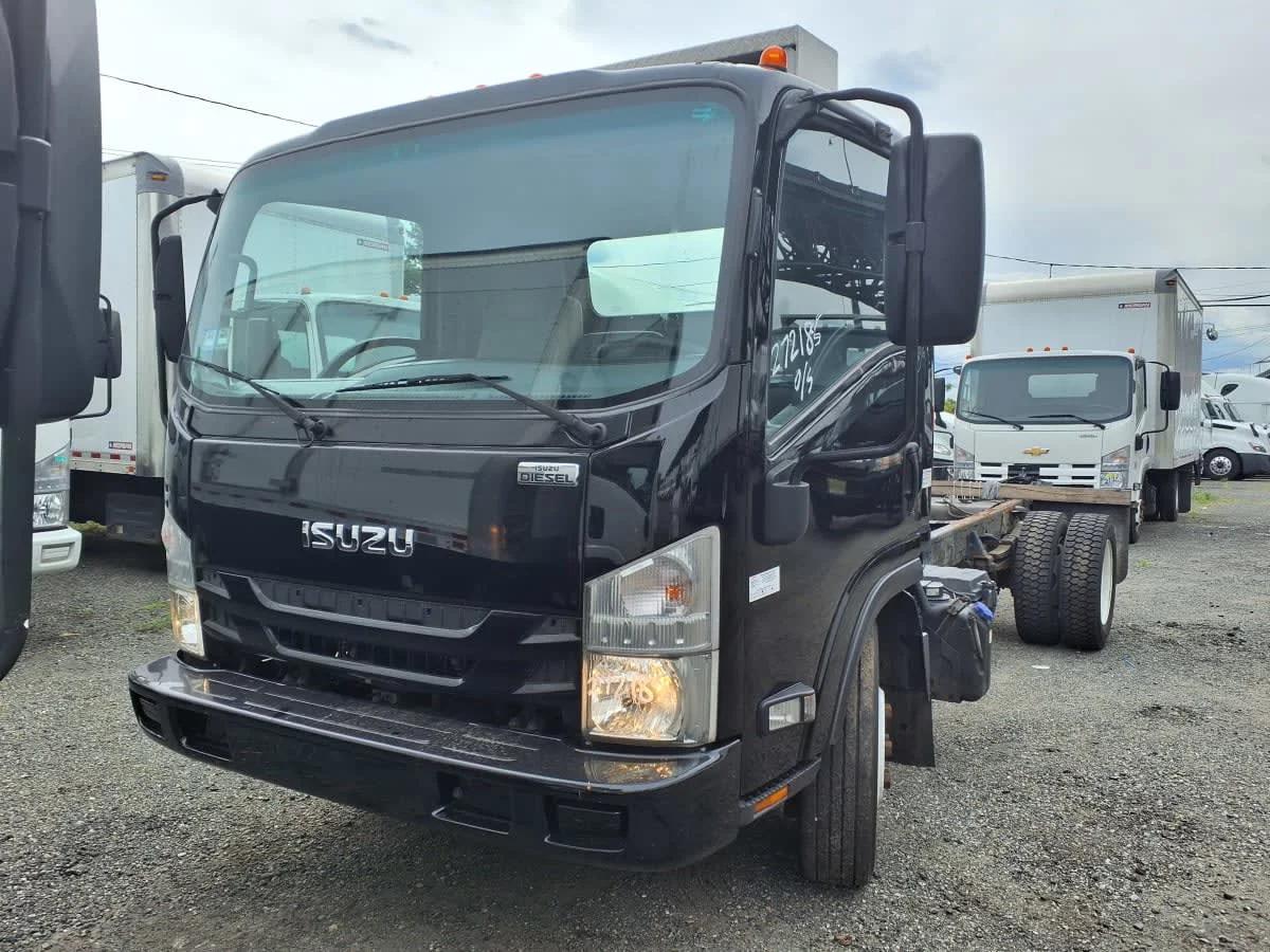 2020 Isuzu NRR in Newark, NJ — photo 2