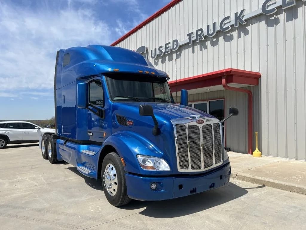 2022 Peterbilt 579 in Springfield, MO — photo 2