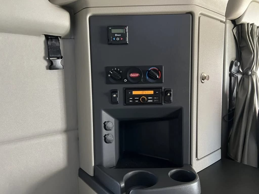 2022 Peterbilt 579 in Springfield, MO — photo 10