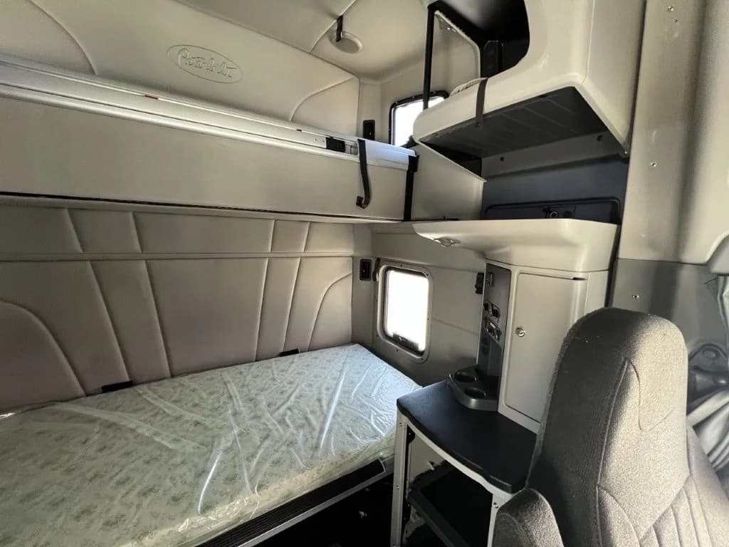 2022 Peterbilt 579 in Springfield, MO — photo 8