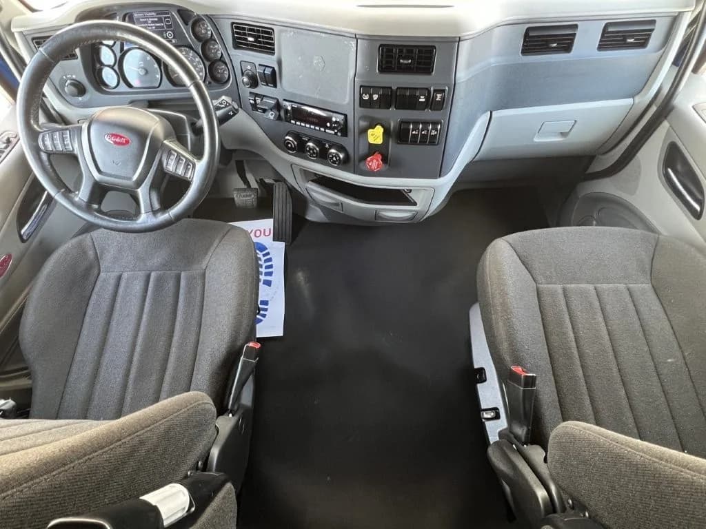 2022 Peterbilt 579 in Springfield, MO — photo 13