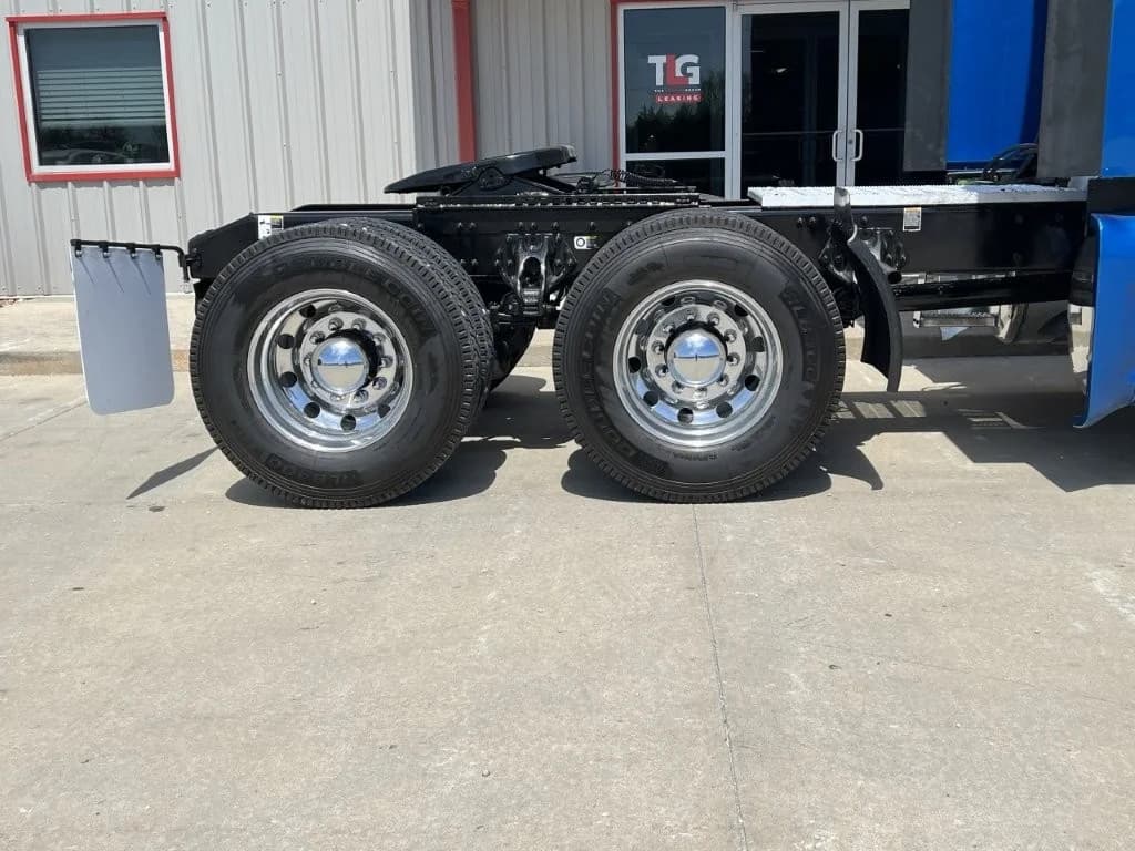 2022 Peterbilt 579 in Springfield, MO — photo 14