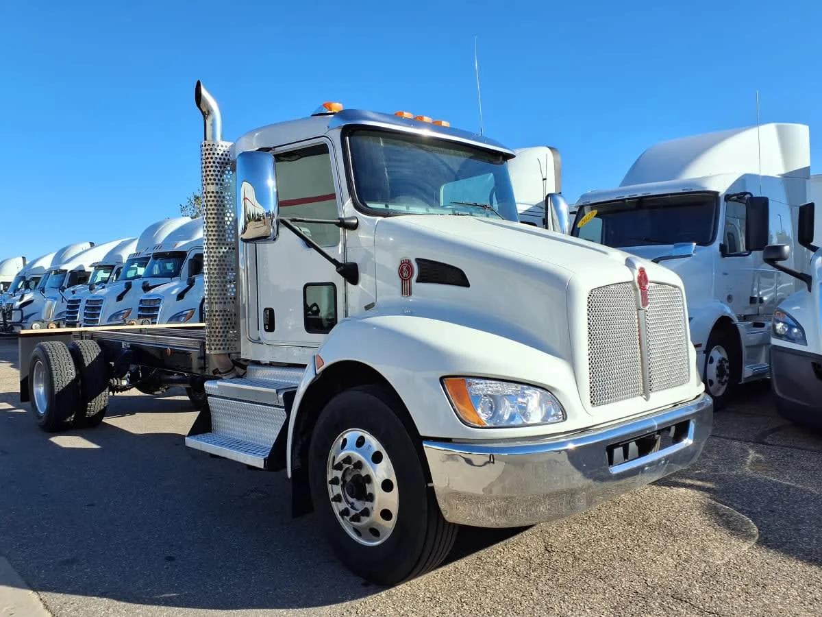 2020 Kenworth T370 in Minneapolis, MN — photo 3