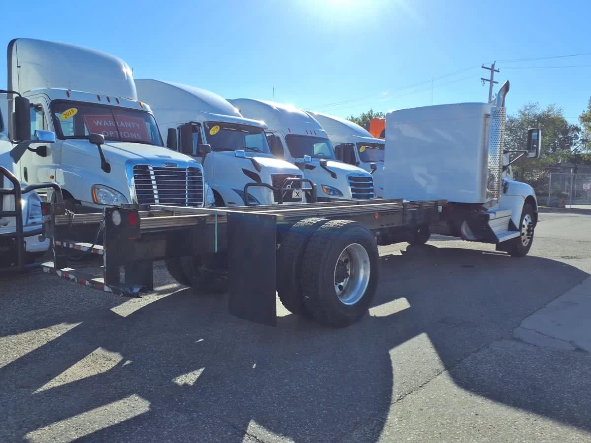 2020 Kenworth T370 in Minneapolis, MN — photo 4