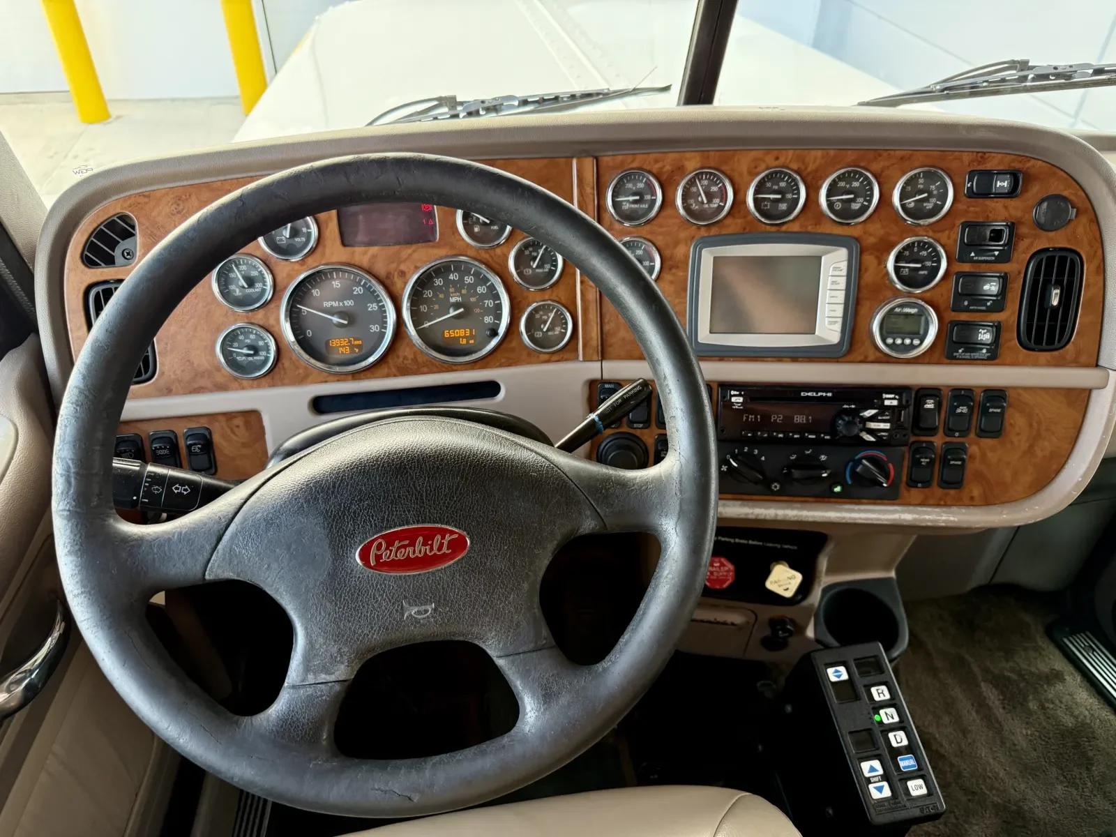 2008 Peterbilt 388 in New Lenox, IL — photo 16