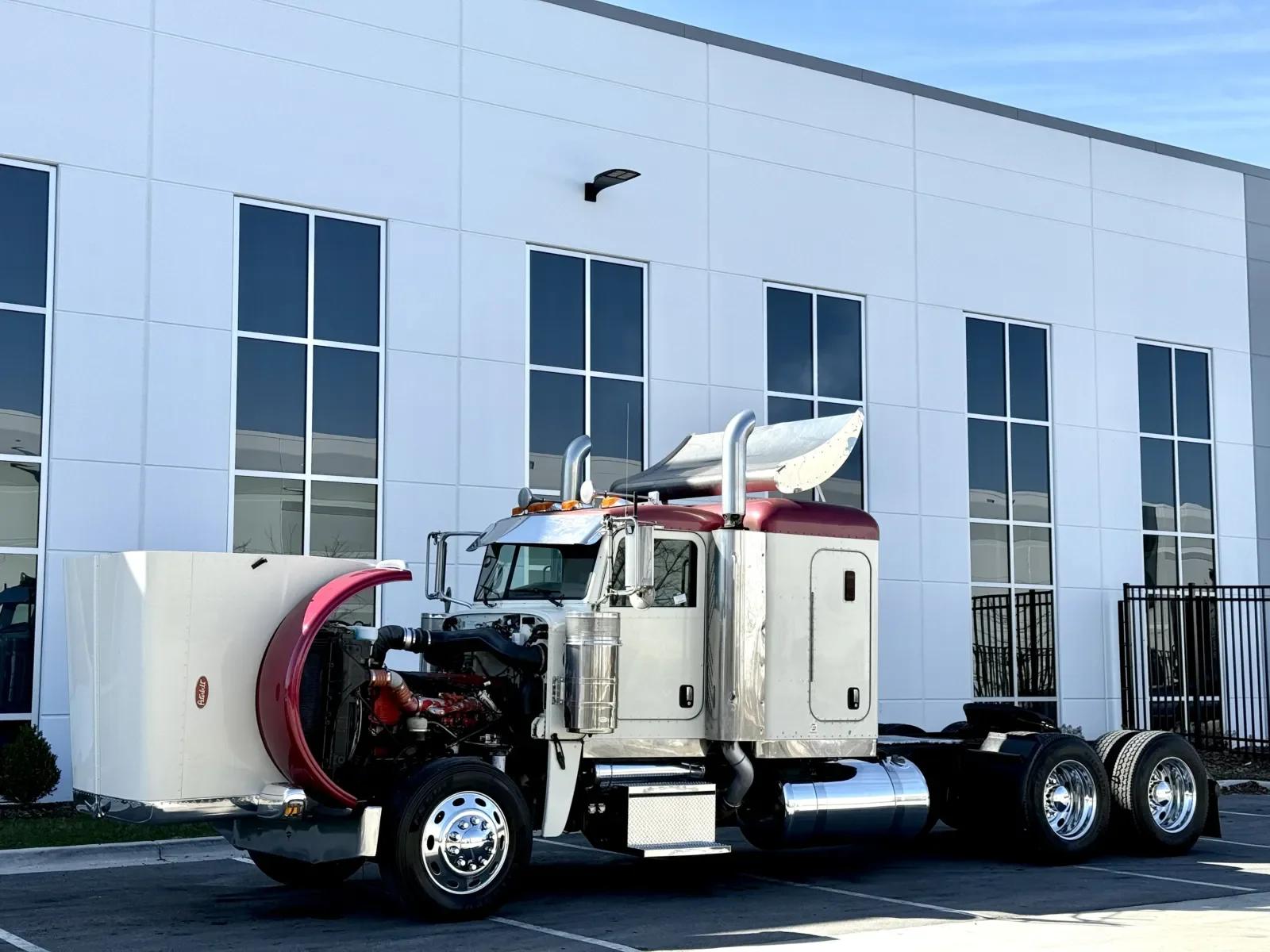 2008 Peterbilt 388 in New Lenox, IL — photo 10