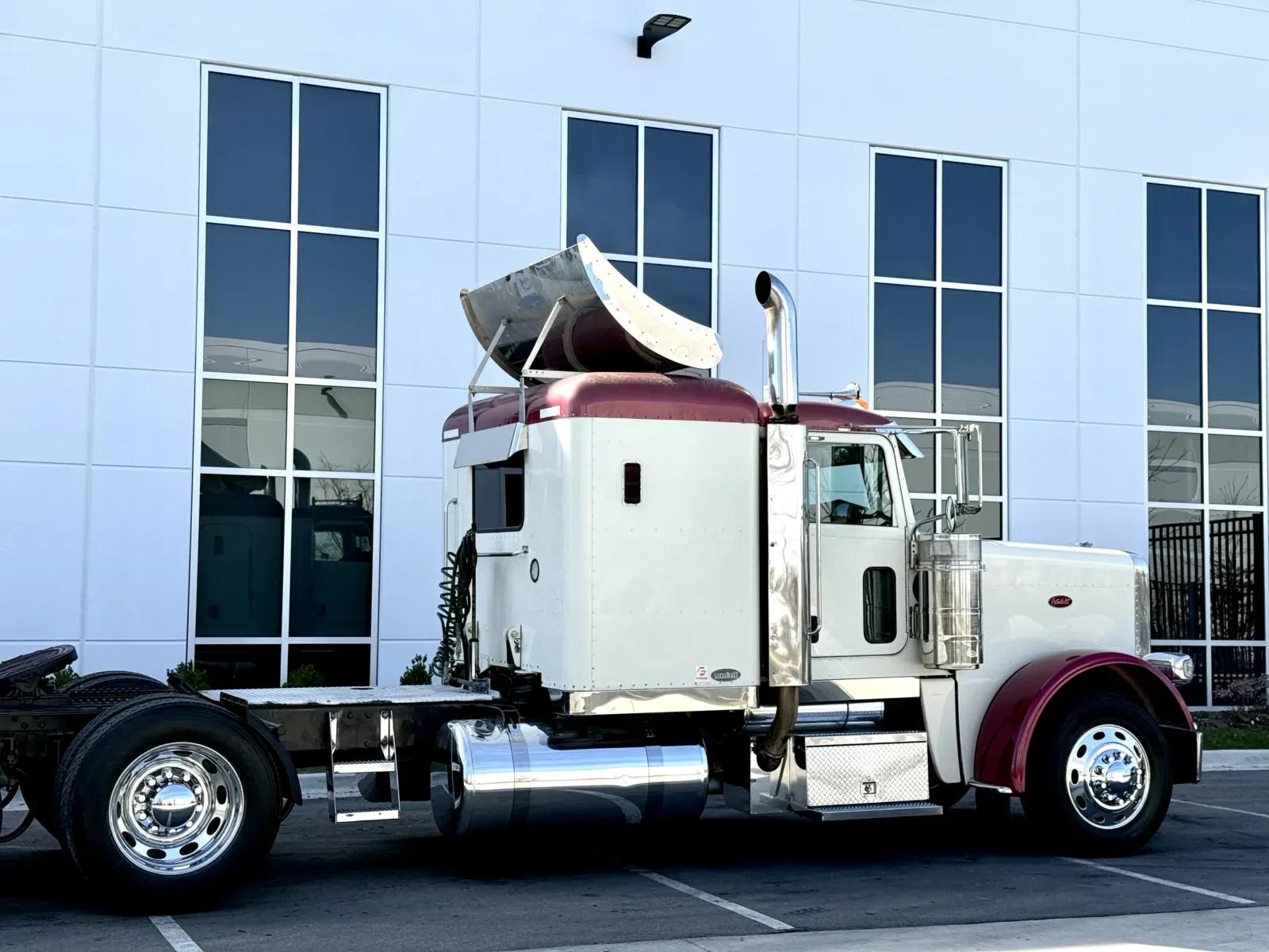 2008 Peterbilt 388 in New Lenox, IL — photo 7