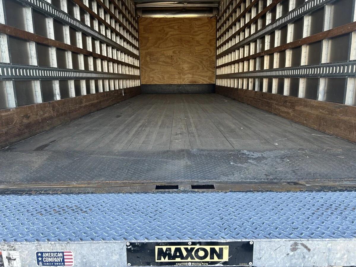 2023 Freightliner M2 106 — photo 15