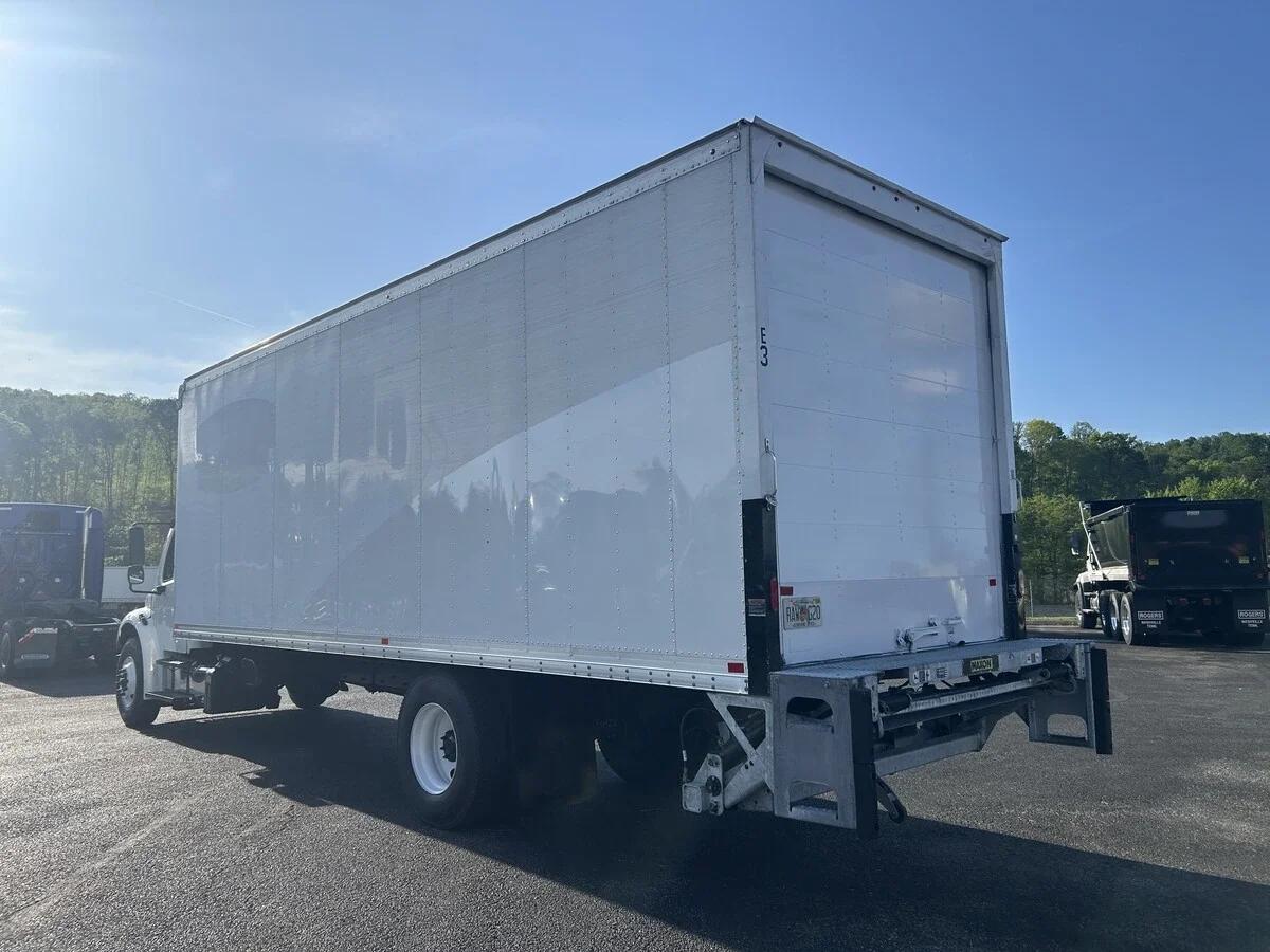 2023 Freightliner M2 106 — photo 3