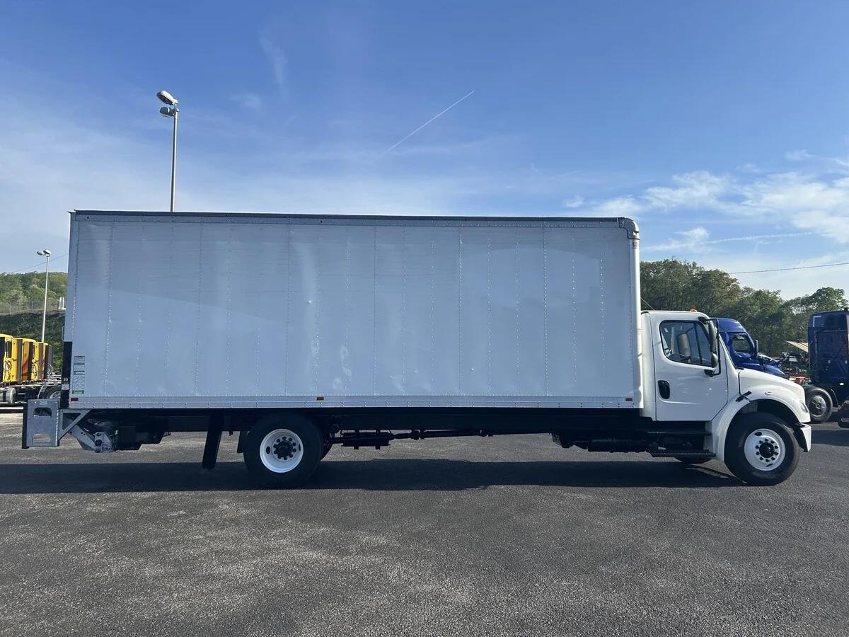 2023 Freightliner M2 106 — photo 6