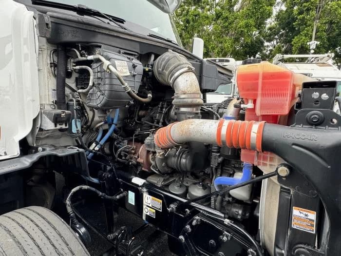 2021 Peterbilt 579 in Los Angeles, CA — photo 11