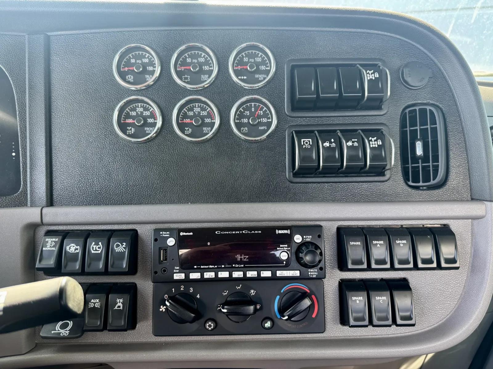 2022 Peterbilt 389 in New Lenox, IL — photo 18