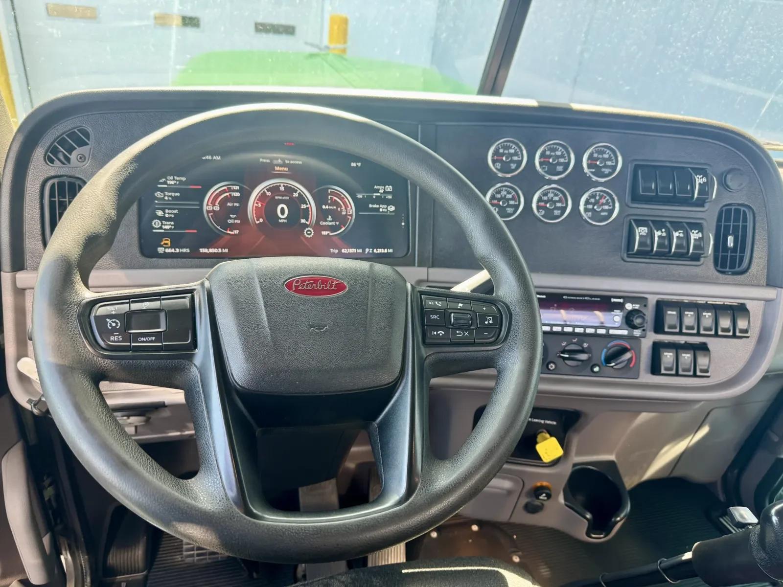 2022 Peterbilt 389 in New Lenox, IL — photo 16