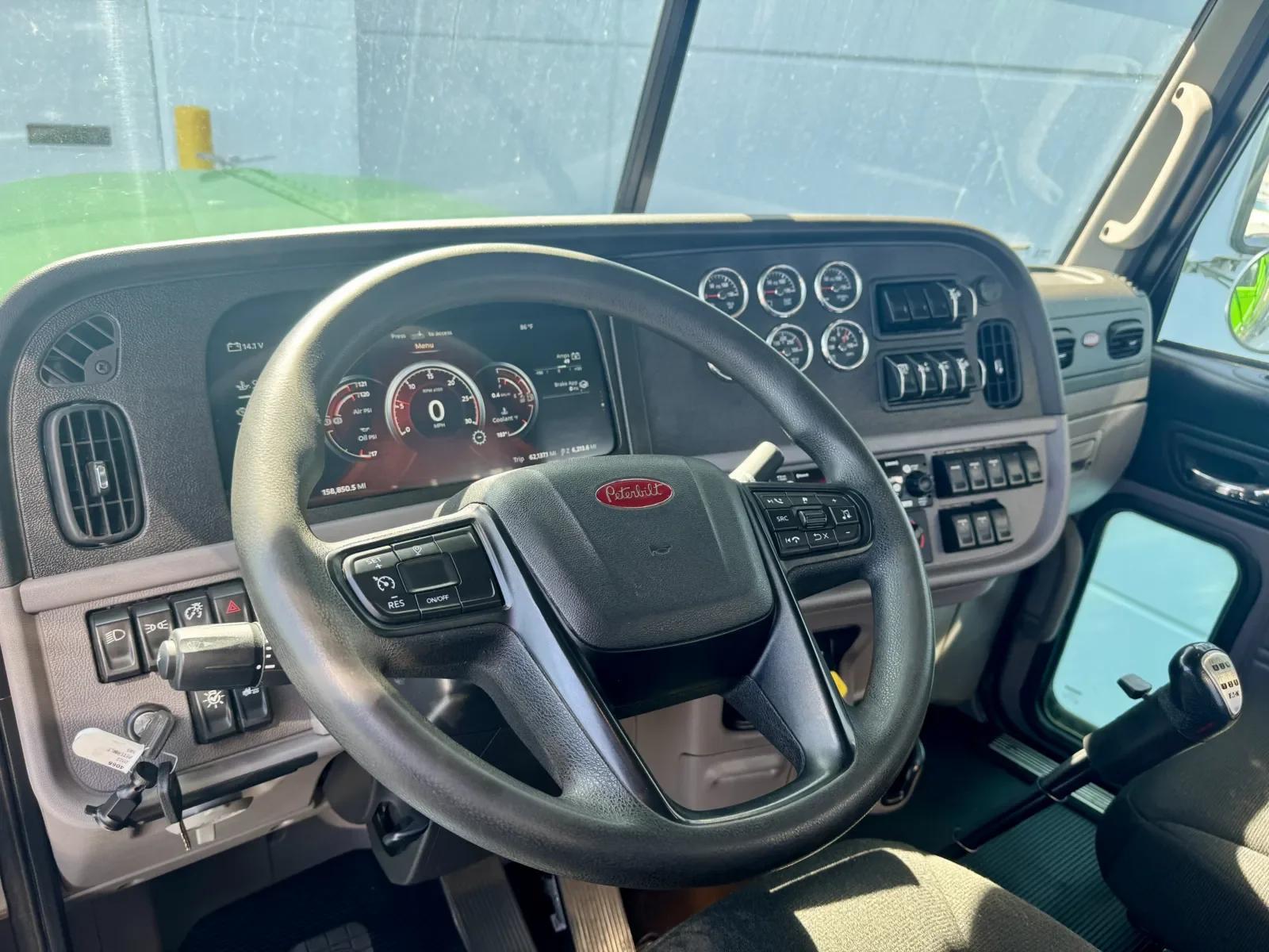 2022 Peterbilt 389 in New Lenox, IL — photo 15