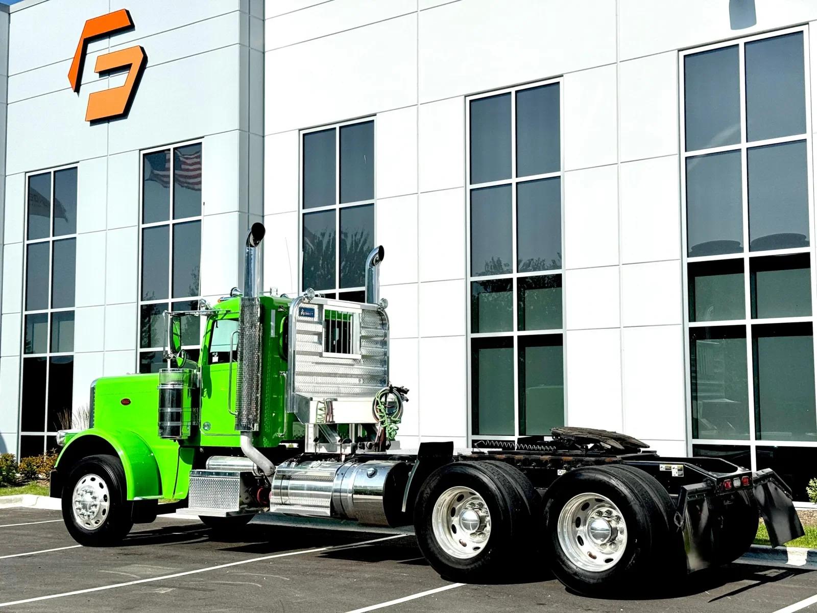 2022 Peterbilt 389 in New Lenox, IL — photo 6