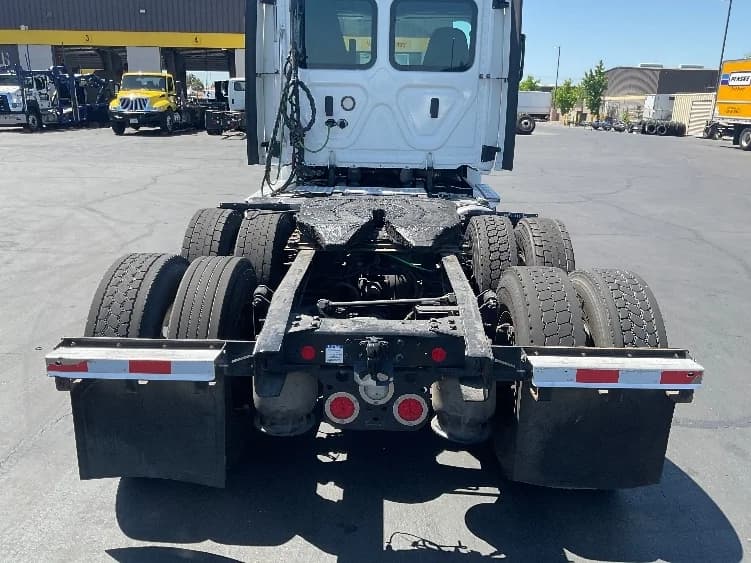 2020 Freightliner Cascadia in West Sacramento, CA — photo 6