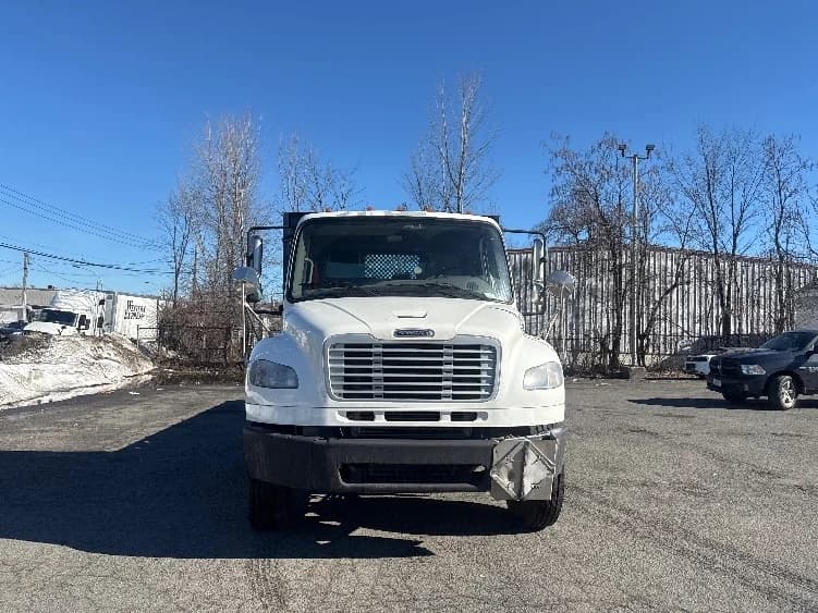 2019 Freightliner M2 106 in Parsippany, NJ — photo 2
