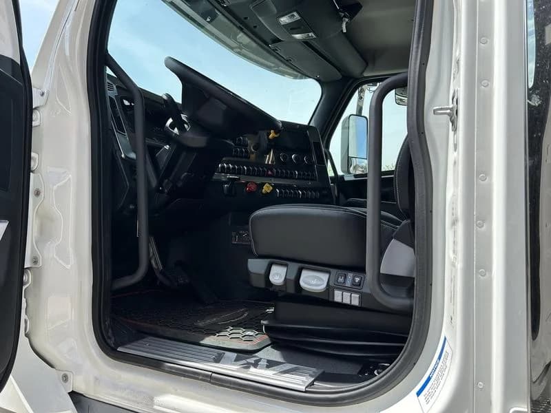 2025 Western Star 49X in Pittsburgh, PA — photo 4