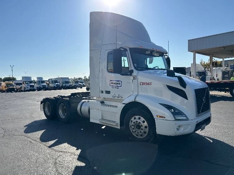 2020 Volvo VNR 640