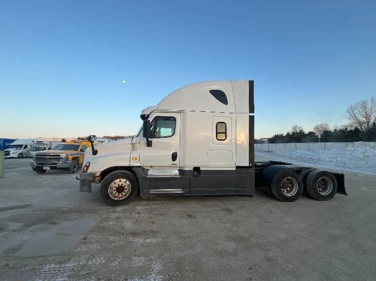 2016 Freightliner Cascadia in Lincoln, ND — photo 4