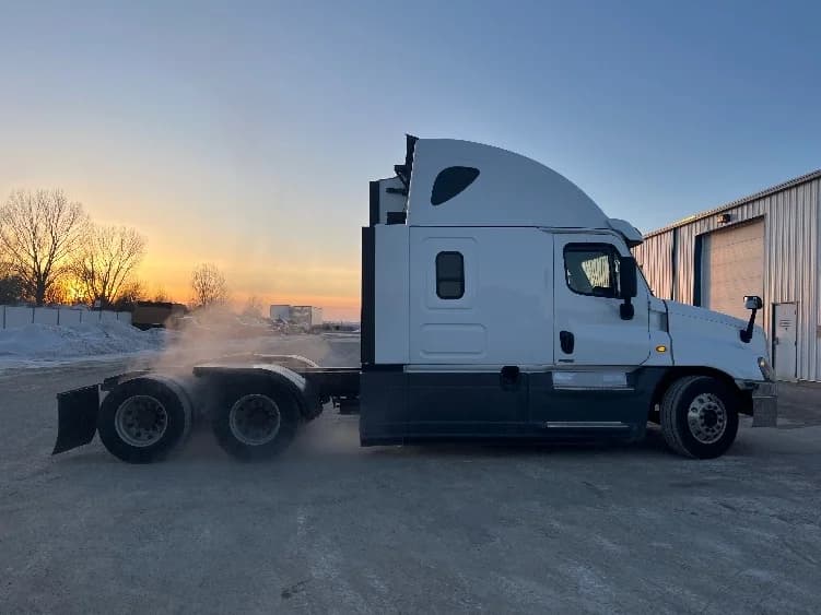 2016 Freightliner Cascadia in Lincoln, ND — photo 8