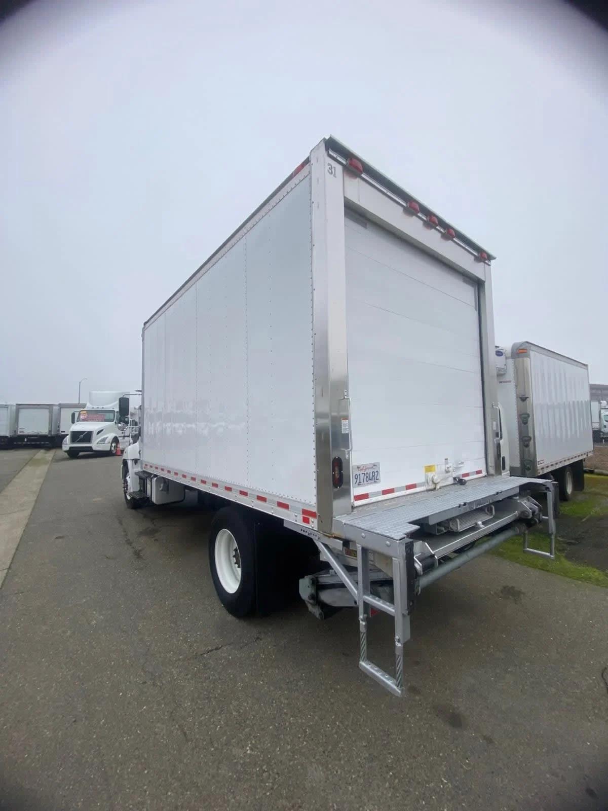 2019 Hino 268 in West Sacramento, CA — photo 6