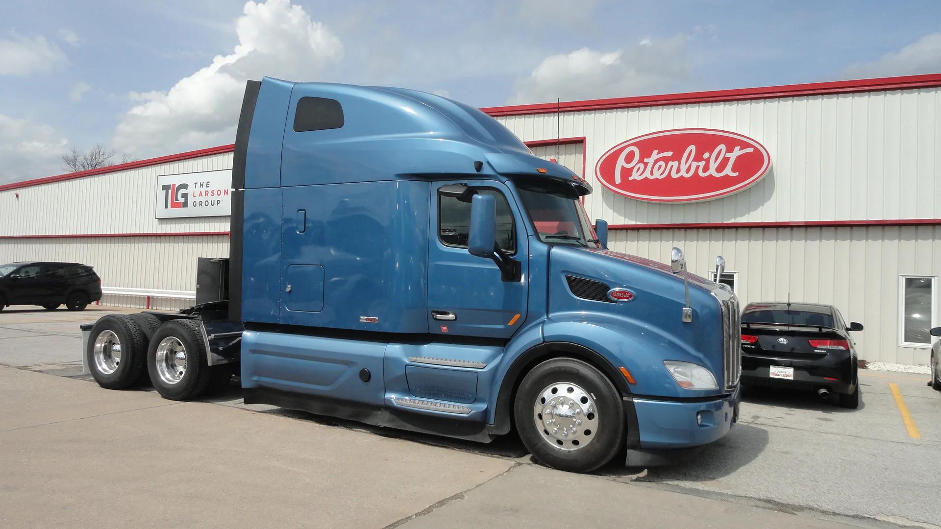 2022 Peterbilt 579 in O'Fallon, MO — photo 2