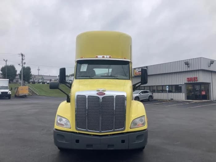 2021 Peterbilt 579 in Charlotte, NC — photo 3