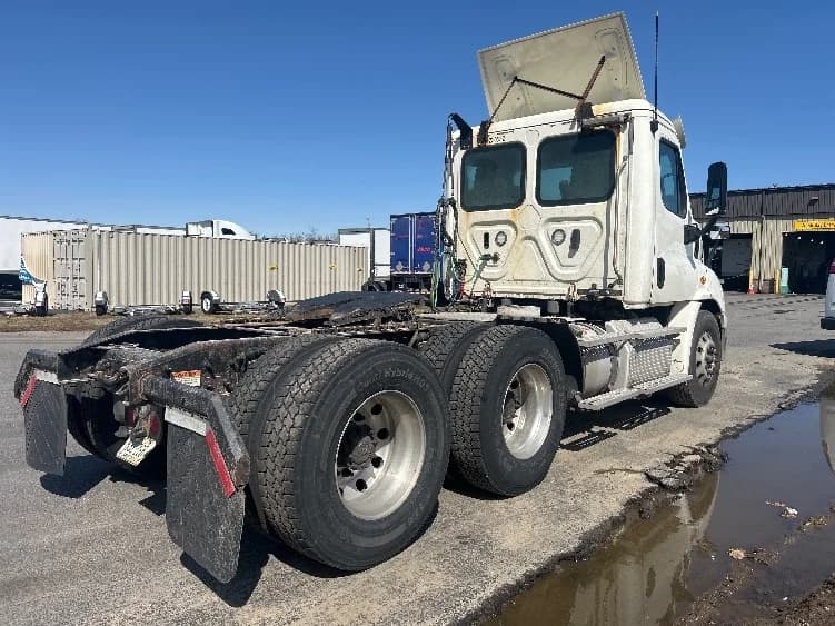 2019 Freightliner Cascadia in Londonderry, NH — photo 7