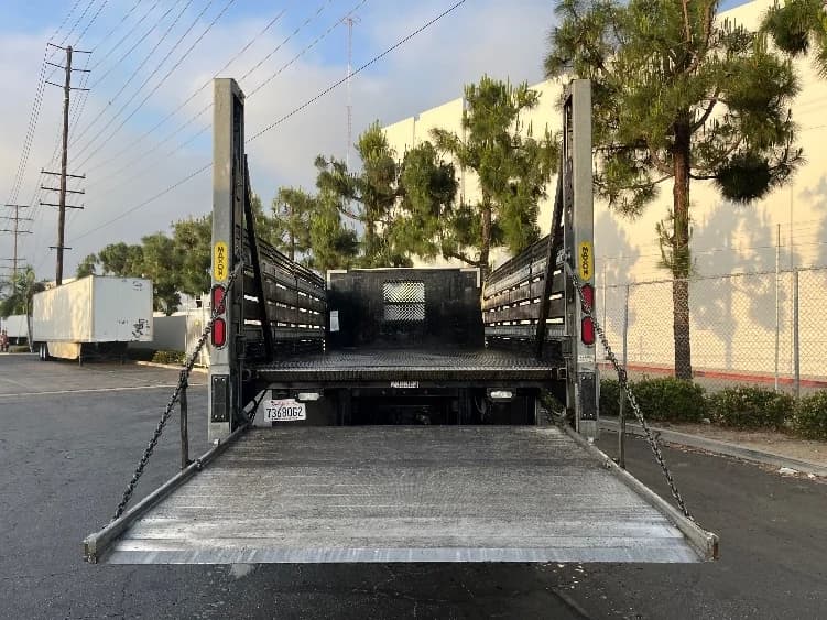 2019 Freightliner M2 106 in Fontana, CA — photo 9