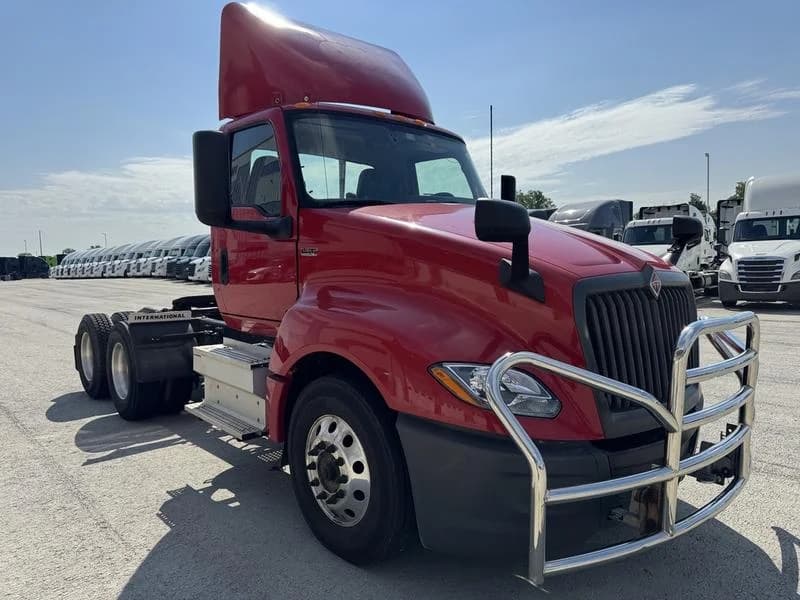 2018 International LT in Columbus, OH — photo 9