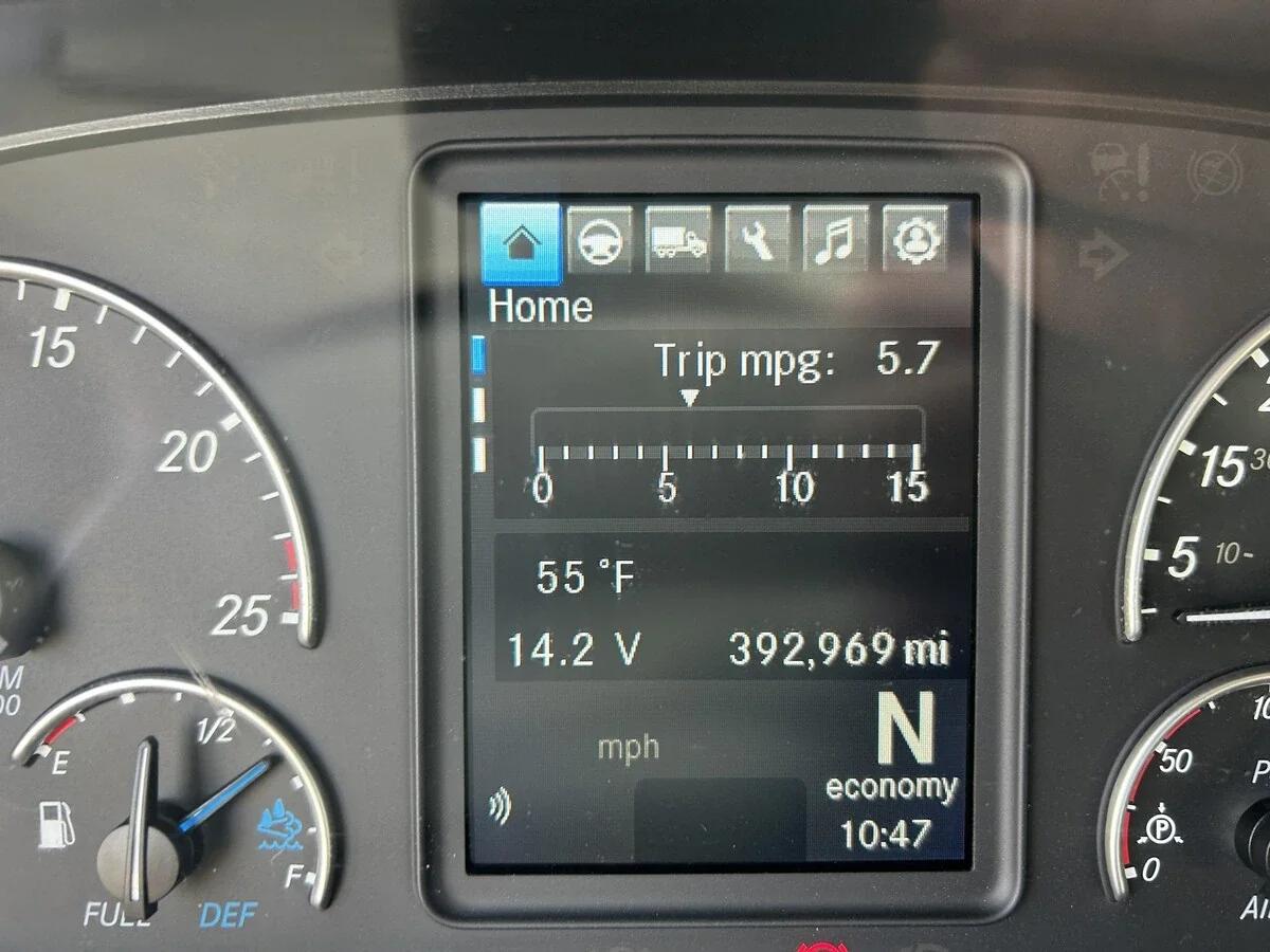 2022 Freightliner Cascadia in Knoxville, TN — photo 21