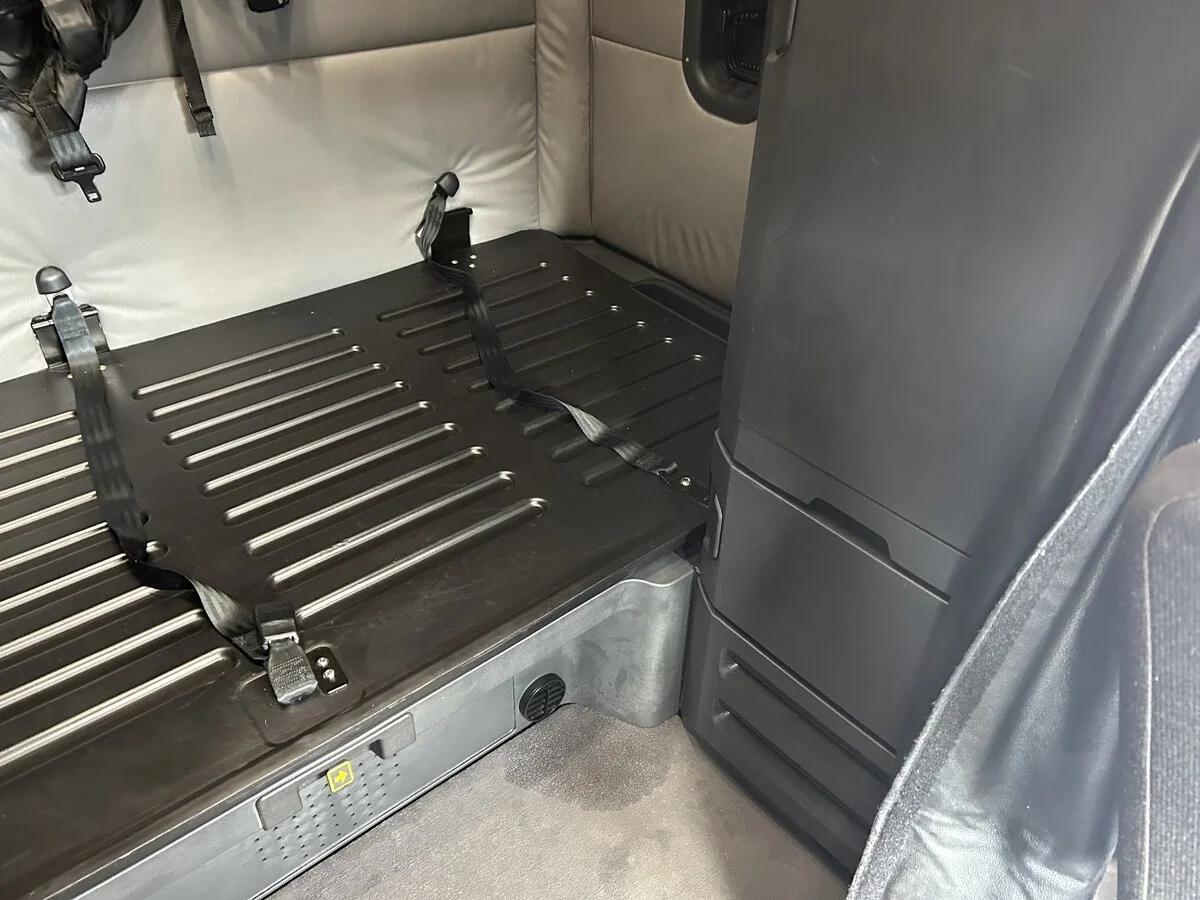 2022 Freightliner Cascadia in Knoxville, TN — photo 14