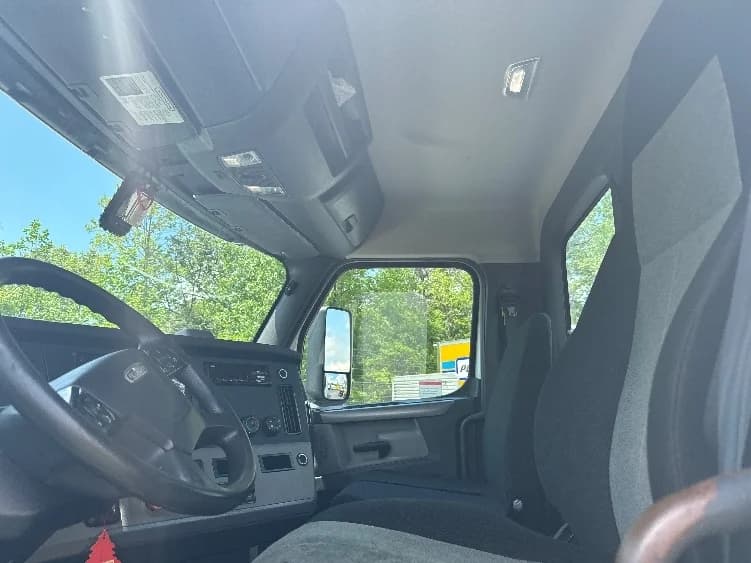 2019 Freightliner Cascadia in Jessup, MD — photo 10
