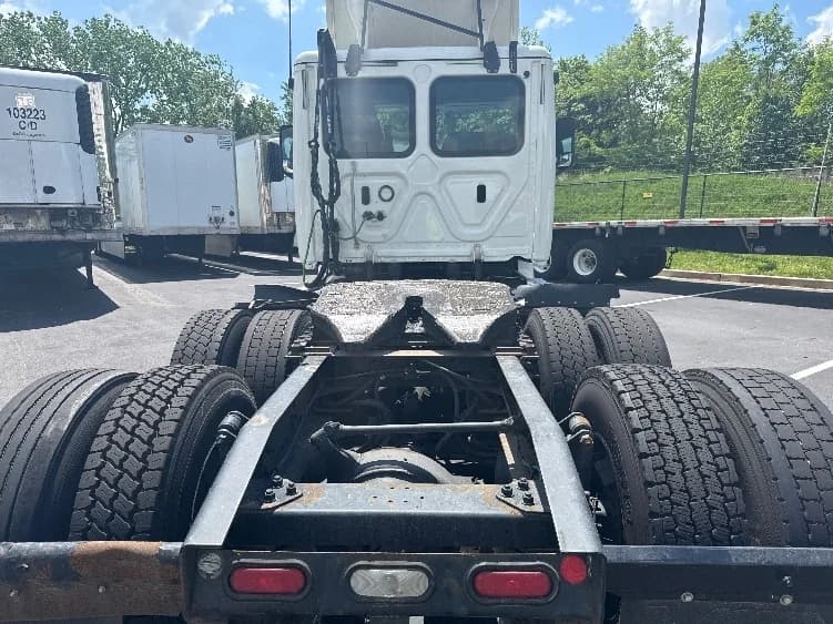 2019 Freightliner Cascadia in Jessup, MD — photo 6
