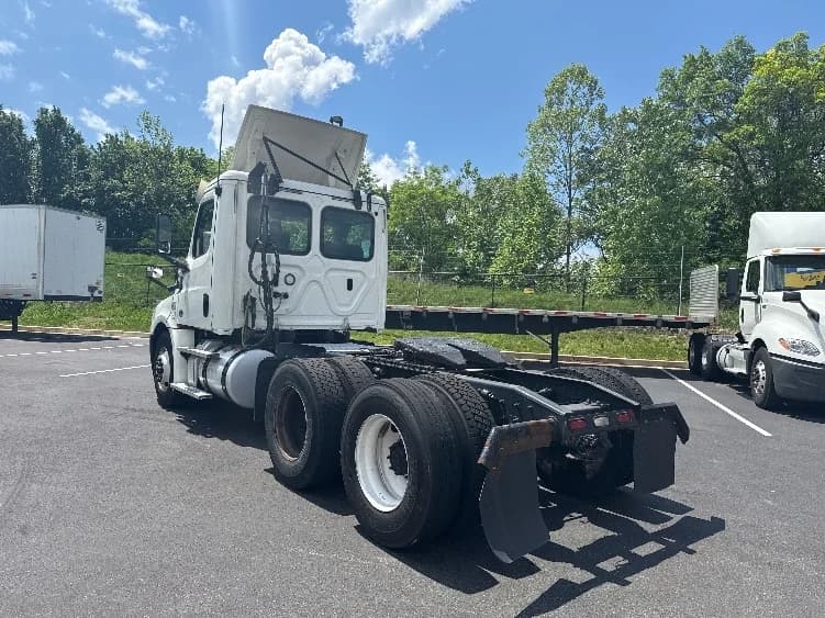 2019 Freightliner Cascadia in Jessup, MD — photo 5