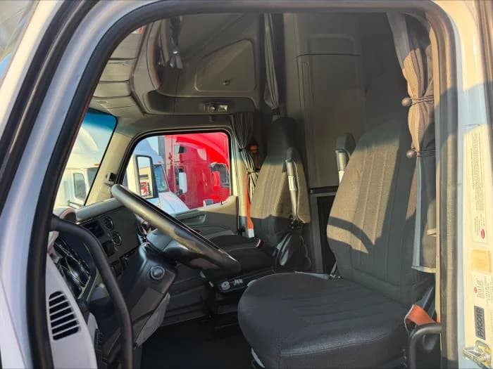 2021 Peterbilt 579 in Dallas, TX — photo 5